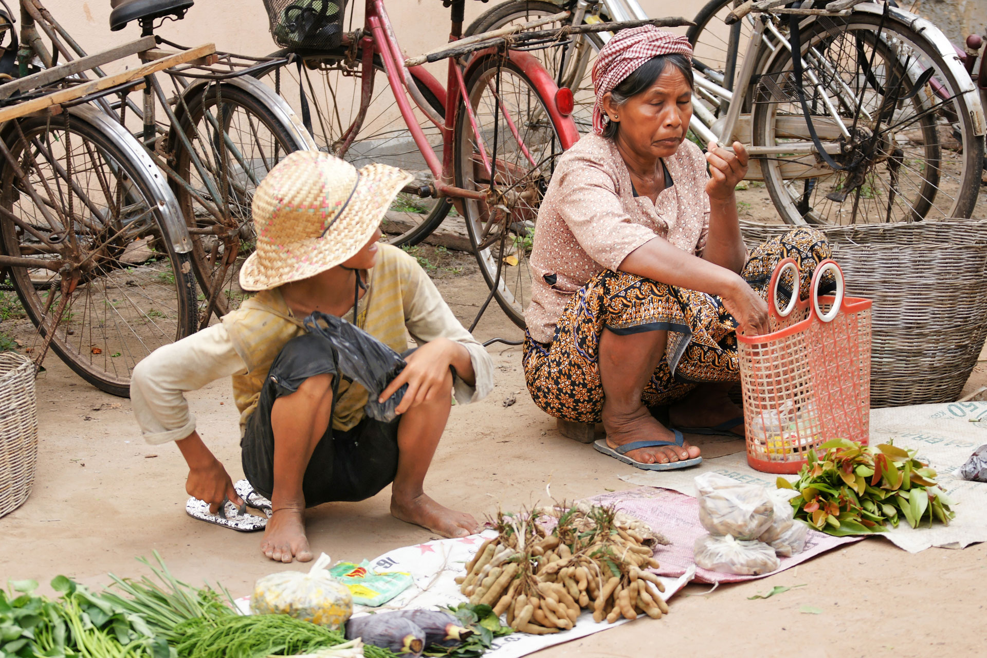 Auf dem Markt des Dorfs Preah Dak im Gebiet von Angkor
